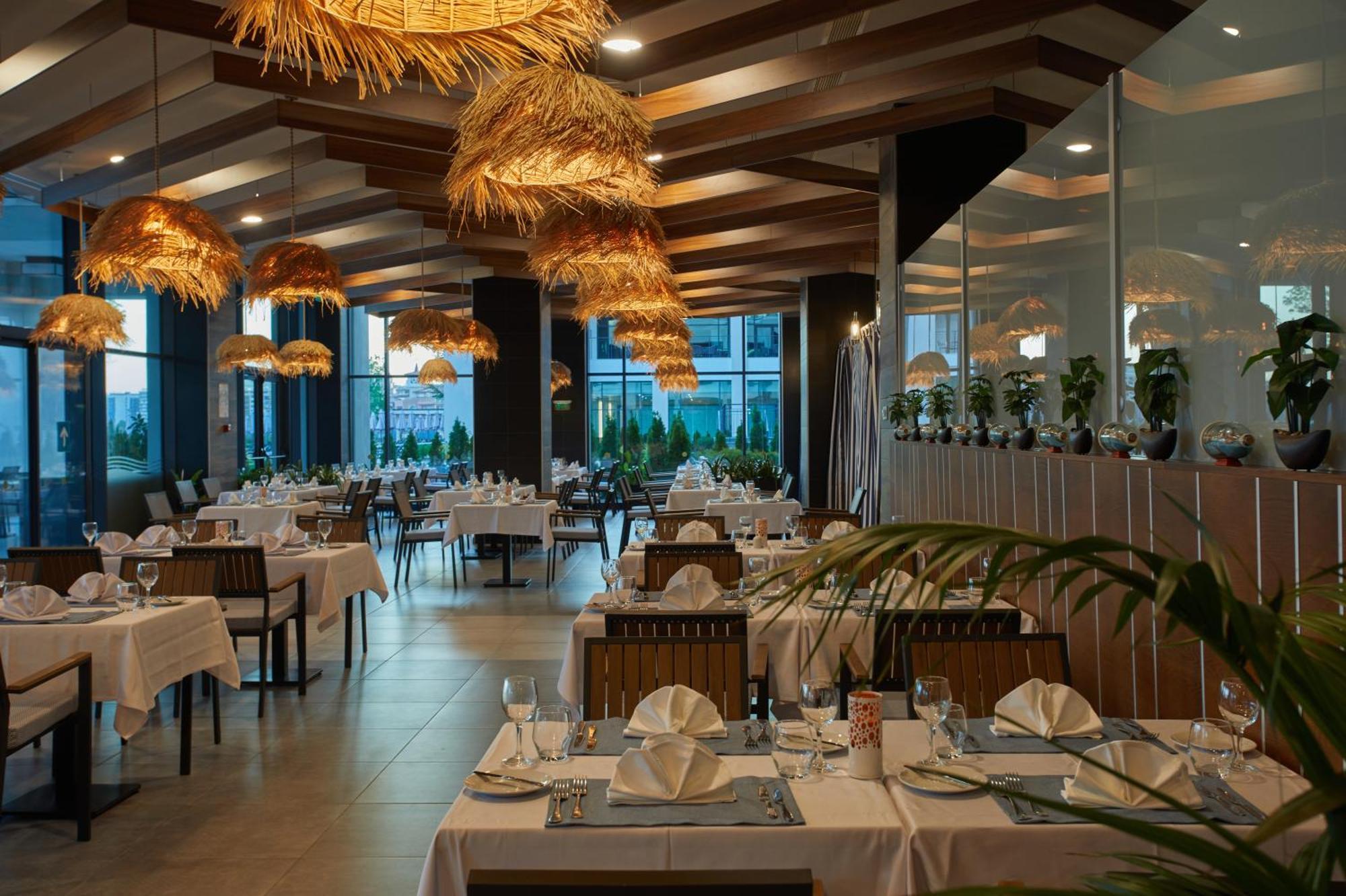 Secrets Sunny Beach Resort & Spa (Adults Only) Εξωτερικό φωτογραφία The restaurant