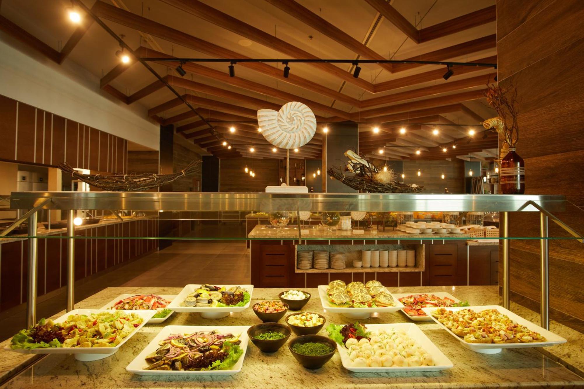 Secrets Sunny Beach Resort & Spa (Adults Only) Εξωτερικό φωτογραφία A buffet at a hotel