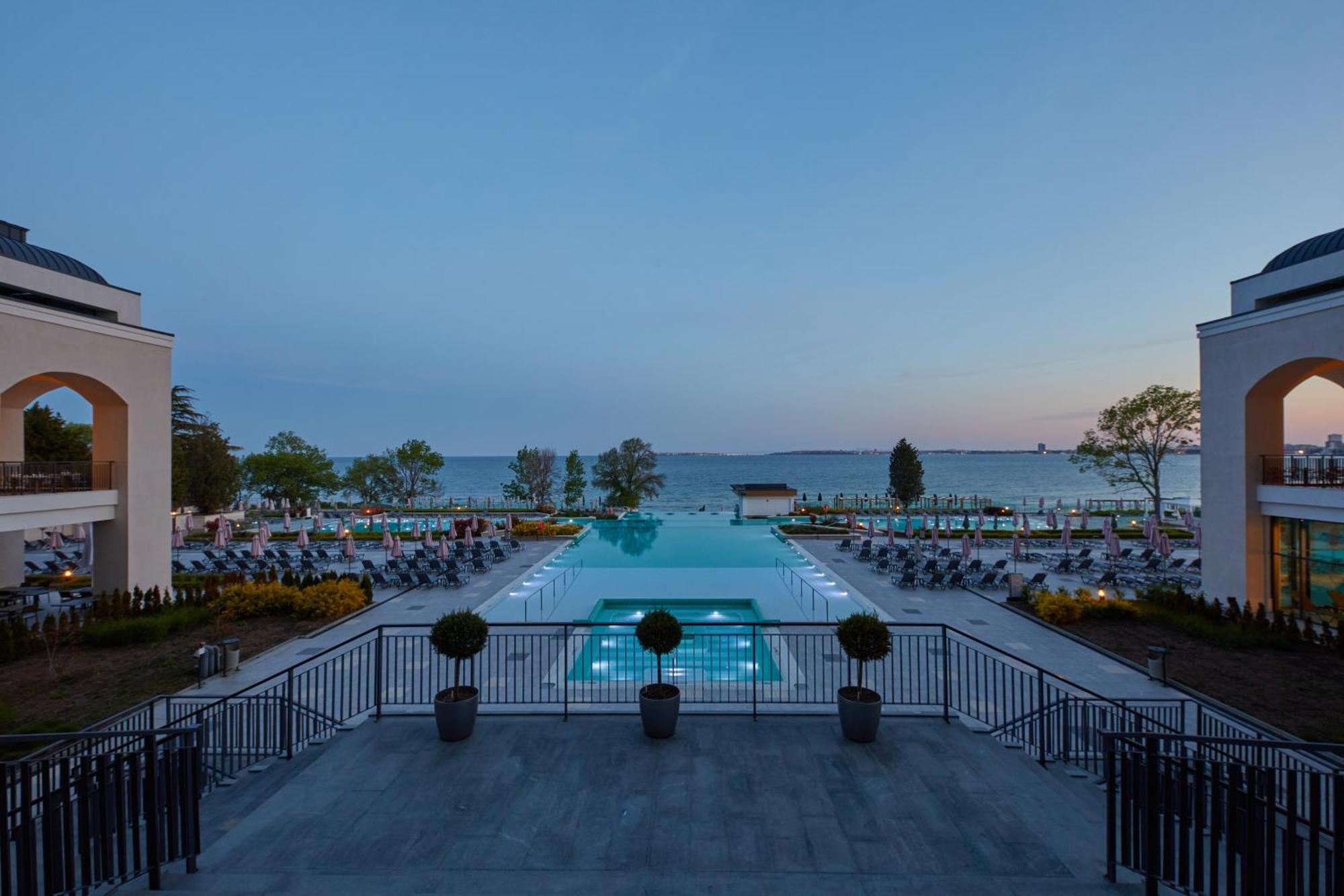 Secrets Sunny Beach Resort & Spa (Adults Only) Εξωτερικό φωτογραφία The hotel's main pool