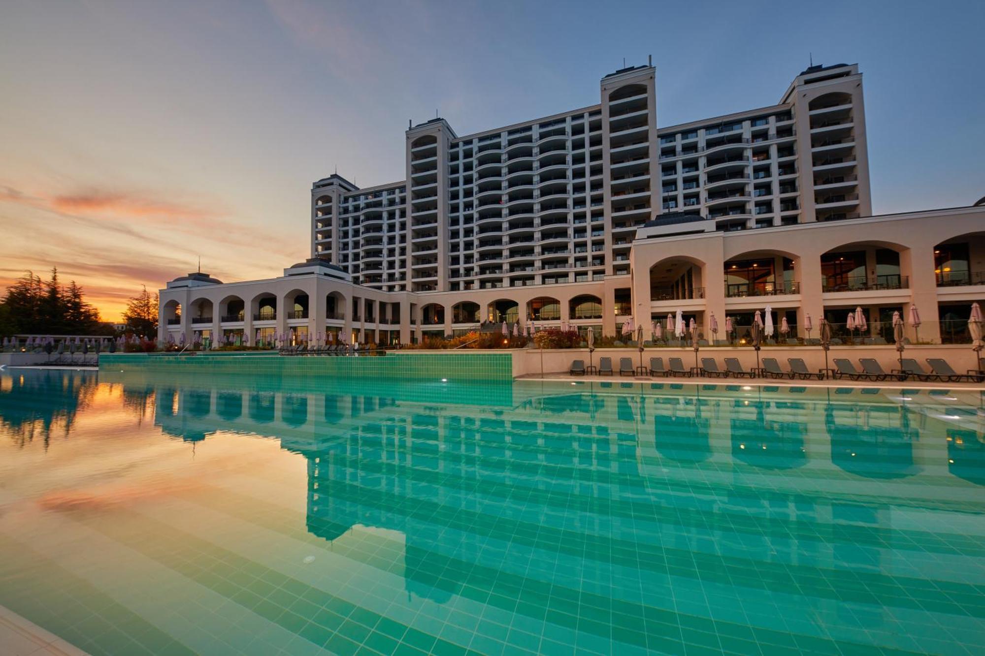 Secrets Sunny Beach Resort & Spa (Adults Only) Εξωτερικό φωτογραφία The Rixos Premium Antalya