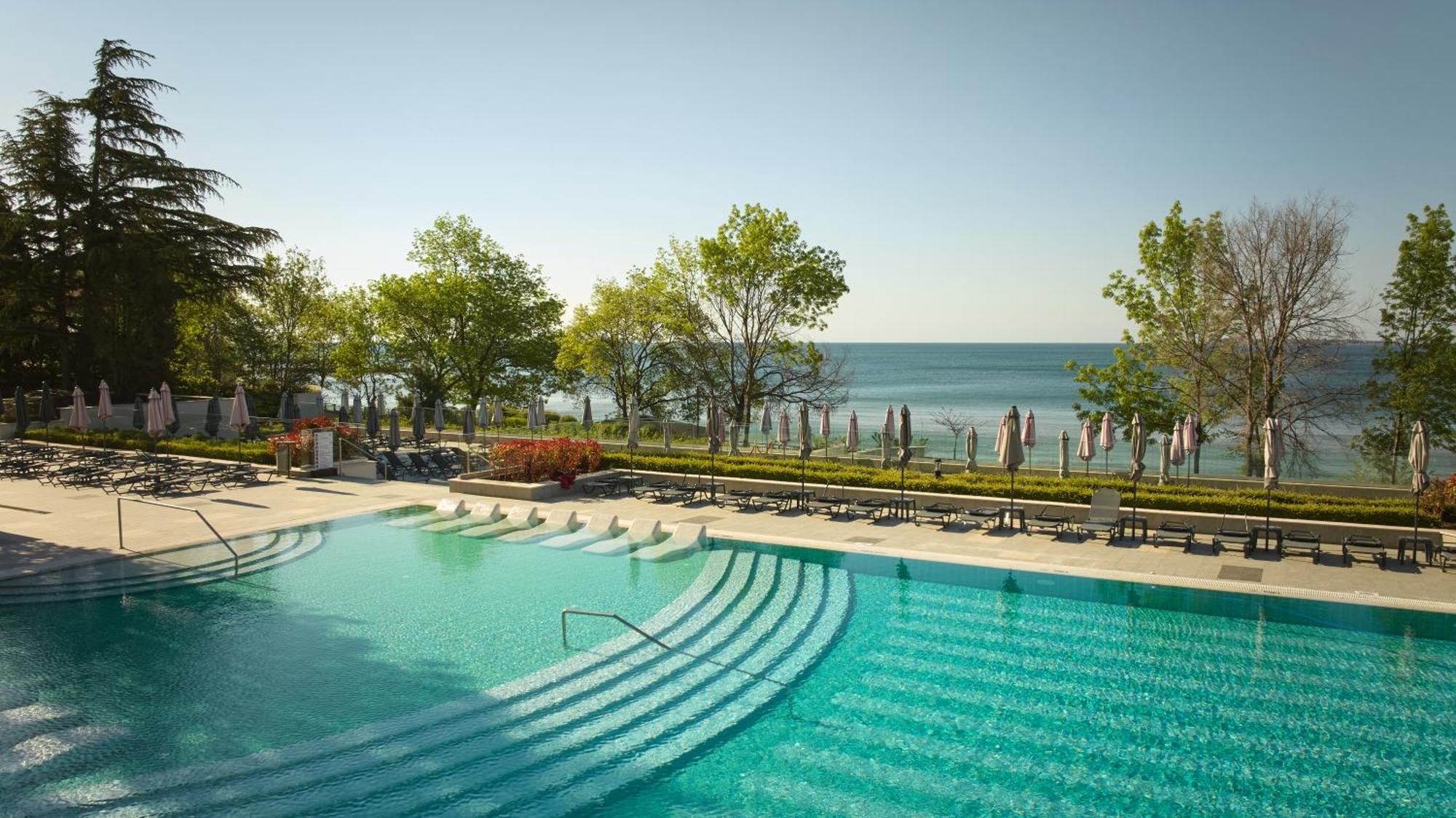 Secrets Sunny Beach Resort & Spa (Adults Only) Εξωτερικό φωτογραφία The swimming pool at the hotel