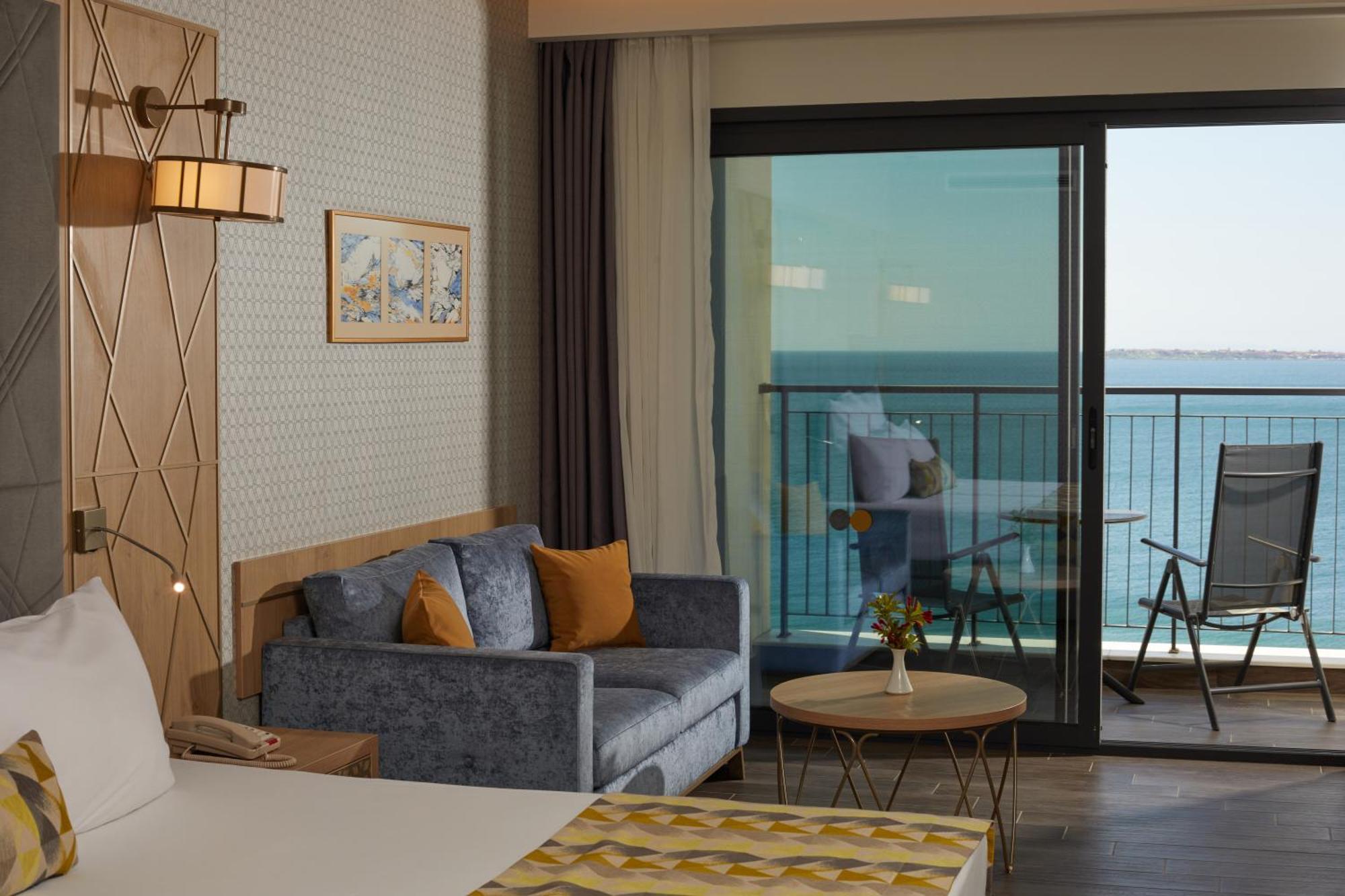 Secrets Sunny Beach Resort & Spa (Adults Only) Δωμάτιο φωτογραφία A room at the hotel