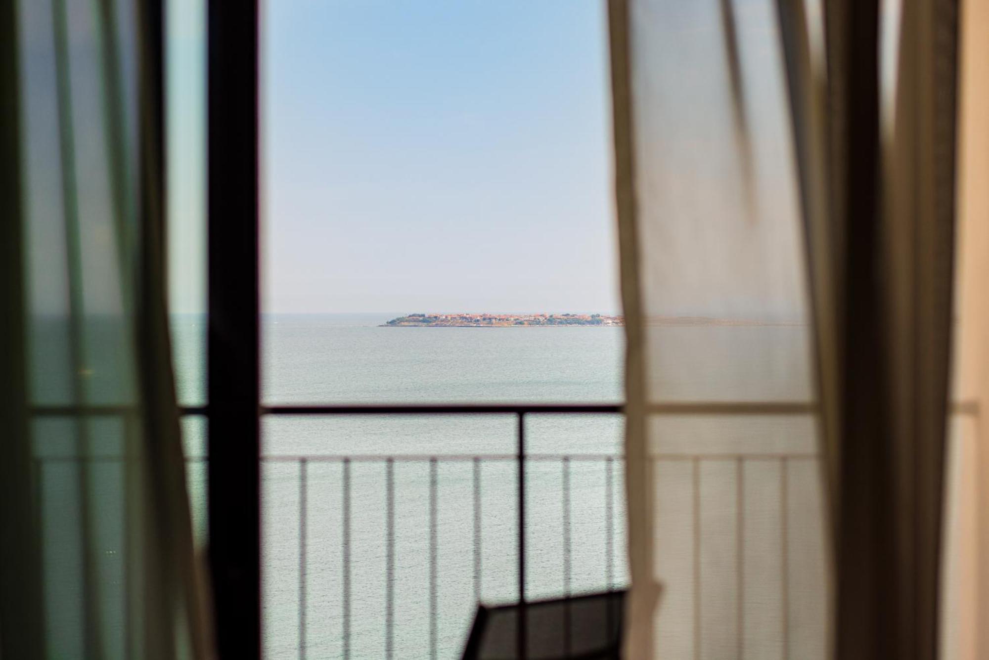 Secrets Sunny Beach Resort & Spa (Adults Only) Εξωτερικό φωτογραφία View of the Gulf of Naples from the hotel